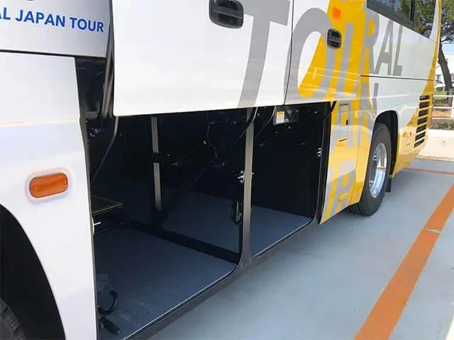 貸切中型バスの大容量トランク