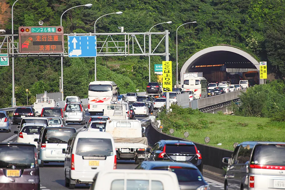 渋滞に巻き込まれた場合の貸切バス料金は？