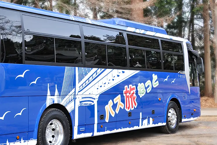 貸切バスの外装ラッピング