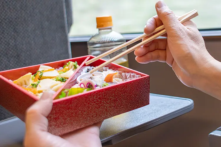 貸切バス車内での飲食