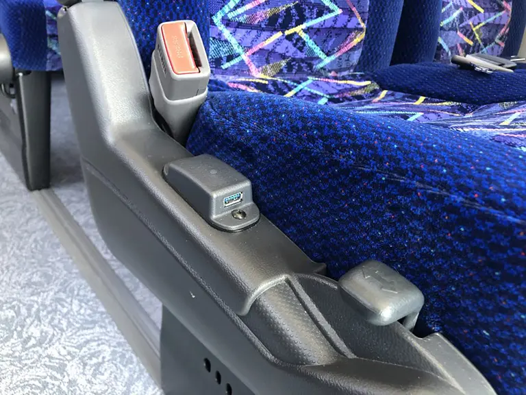 貸切バス設備USB1