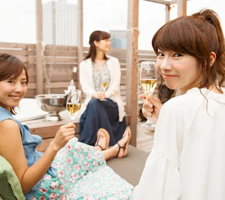 次の女子会何する?マンネリを打破する非日常体験のアイデア集を大公開! | バス旅ねっと