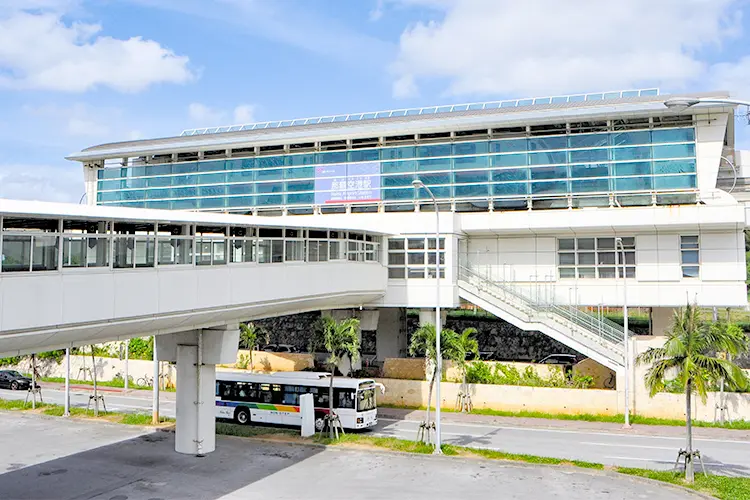 沖縄の貸切バス配車場所「那覇空港 国内線到着ロビー」