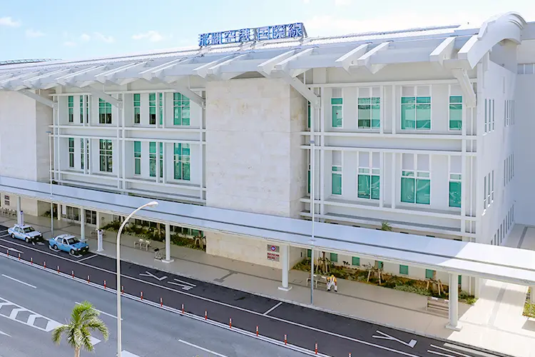 沖縄の貸切バス配車場所「那覇空港 国際線到着ロビー」