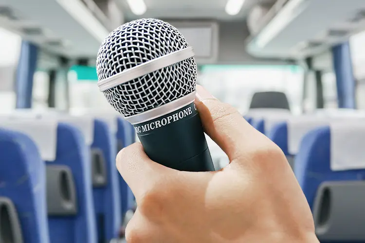 貸切バスでカラオケを利用