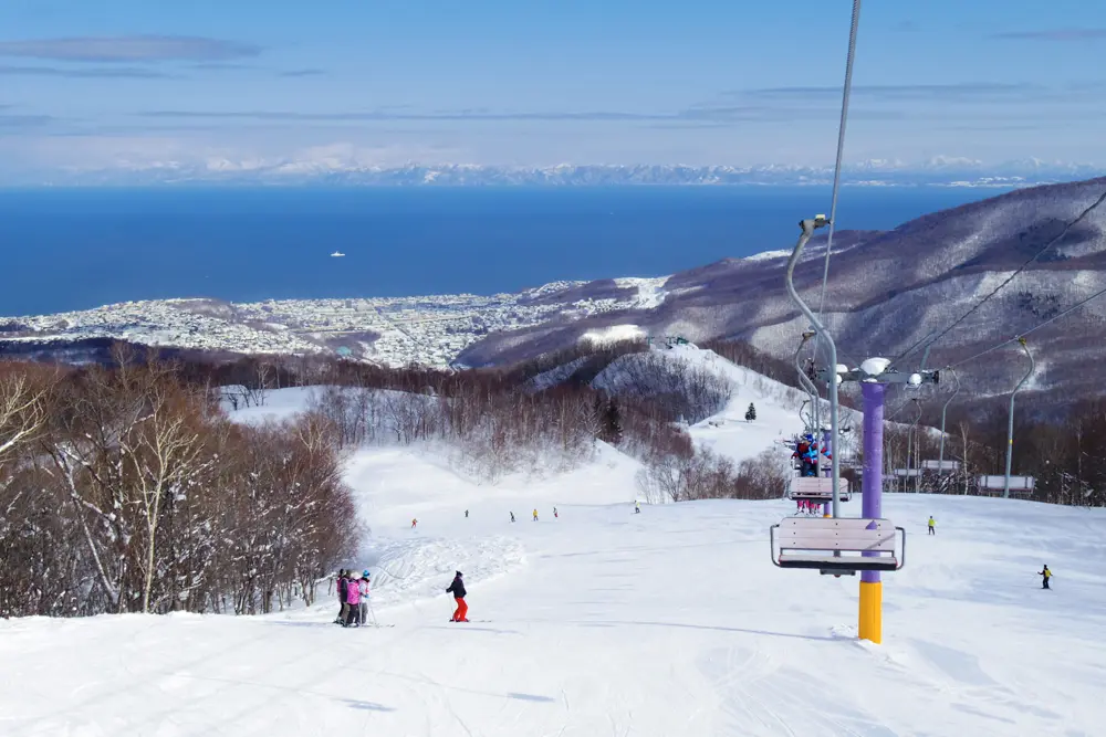 北海道の「朝里川温泉スキー場」
