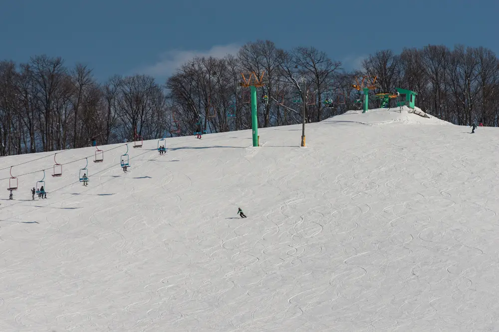 北海道の「岩見沢萩の山市民スキー場」