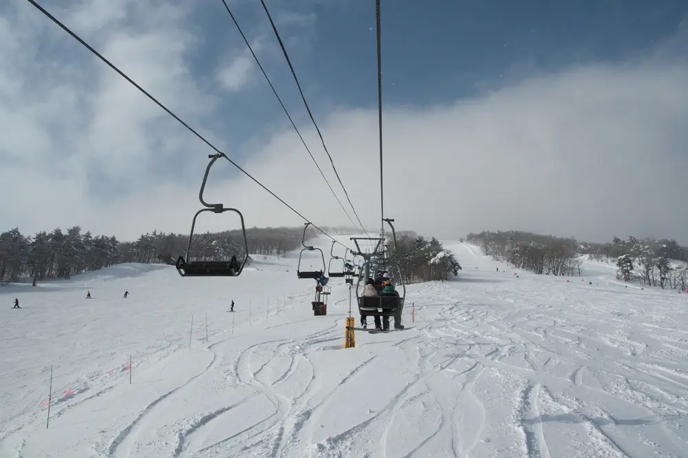 長野の「Mt.KOSHAよませ温泉スキー場」