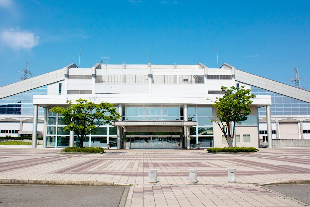 石川県の石川県西部緑地公園にある「石川県産業展示館」