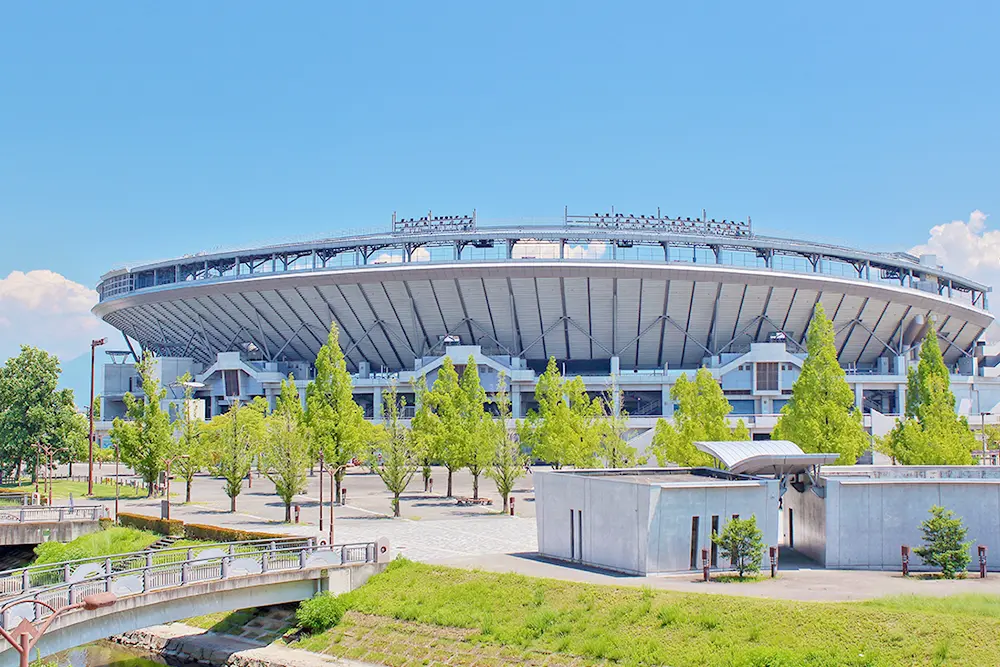 愛媛県の松山中央公園にある「坊っちゃんスタジアム」