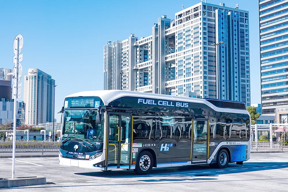 東京都内で運行している「燃料電池バス（FCバス）」