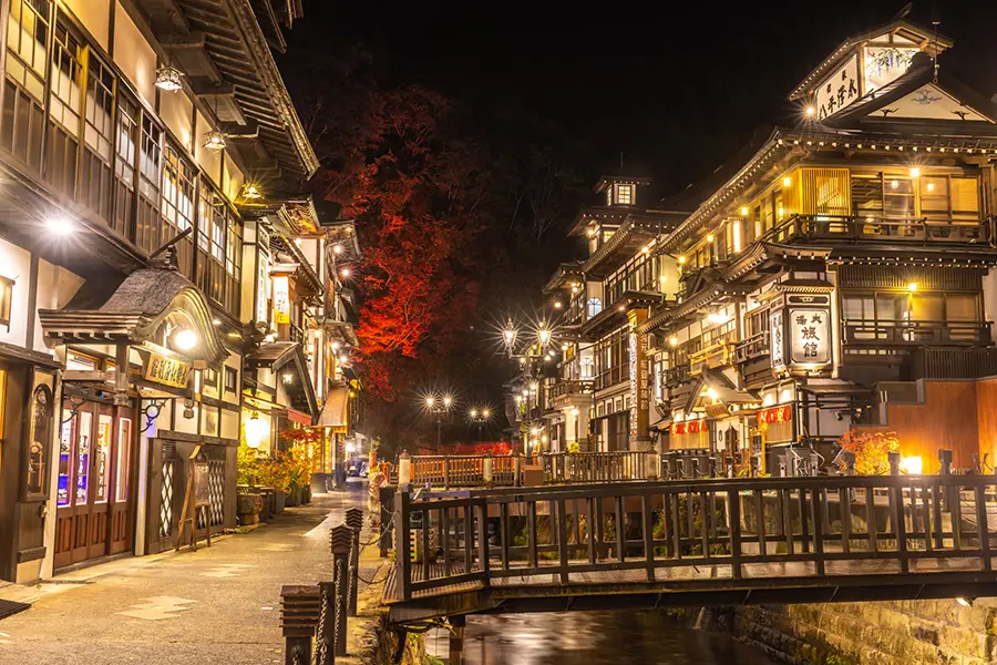 秋の山形県銀山温泉