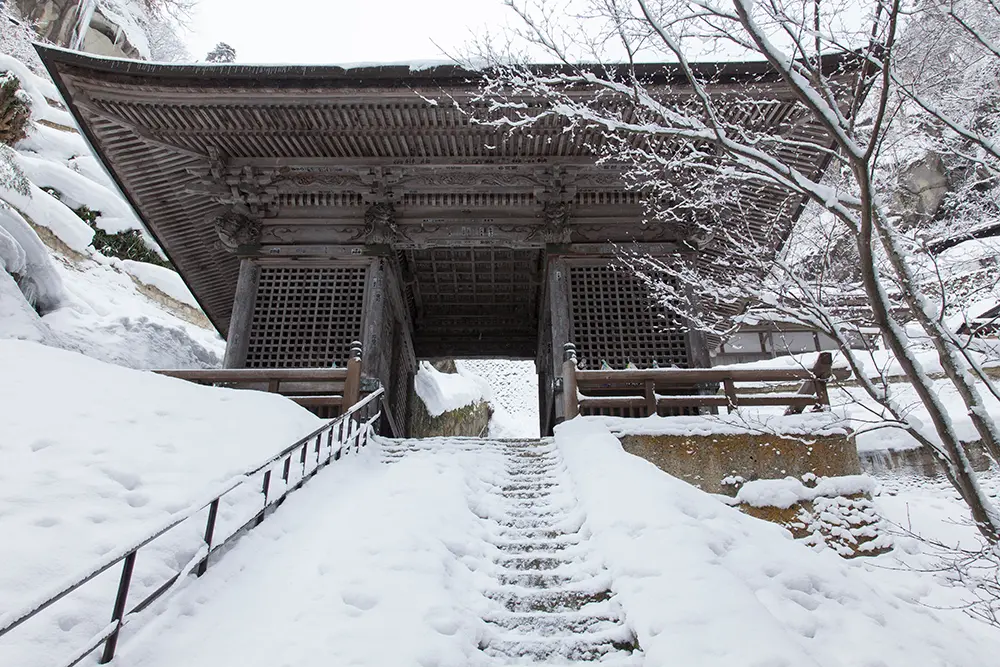 冬の山寺「仁王門」