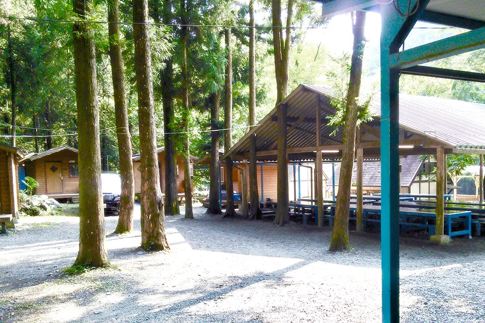 埼玉県「秩父定峰清流キャンプ場」BBQスペース