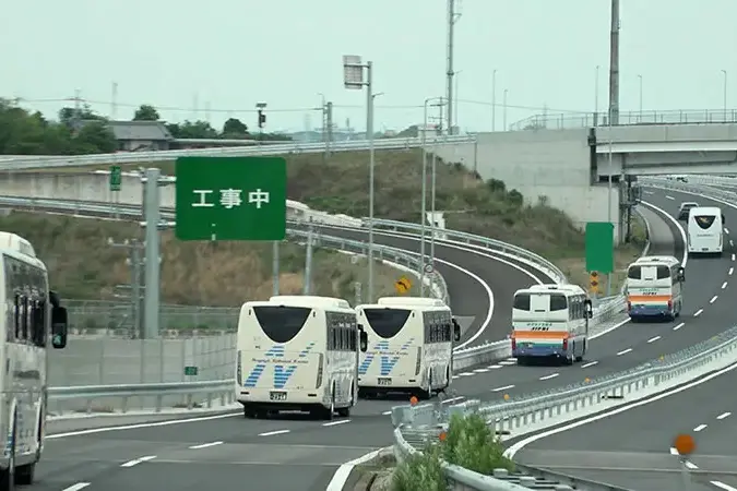 CBCテレビ『山ちゃんと500人が、』のロケバス