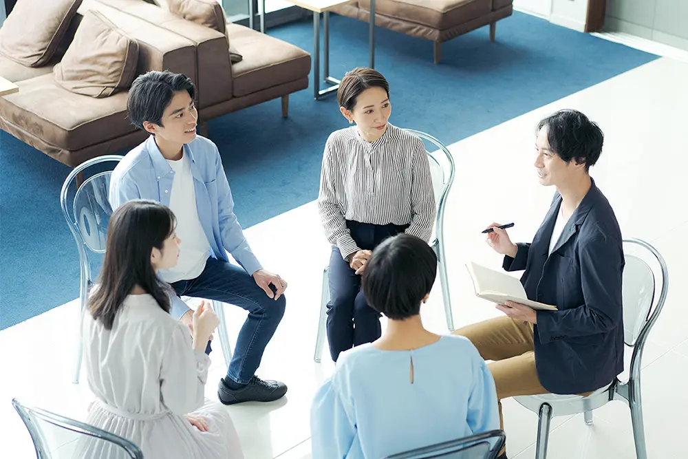 アイスブレイクを行なっているグループディスカッションの様子