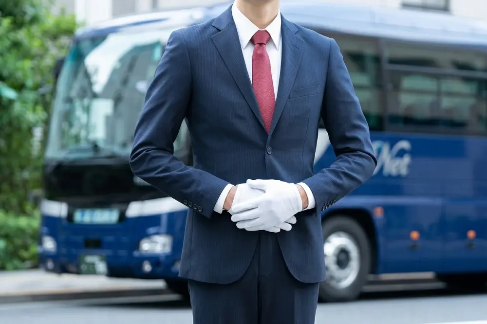 運転手付き貸切バスとバスレンタカーの違い